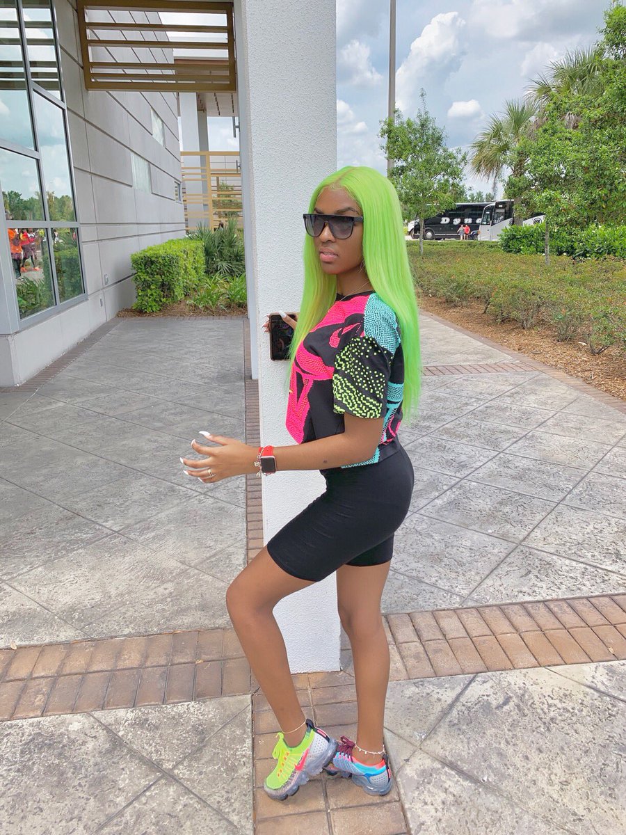 YaniKaoir's tweet image. i call the plays now do you see why?🐍 #gradbash2k19 #LLR