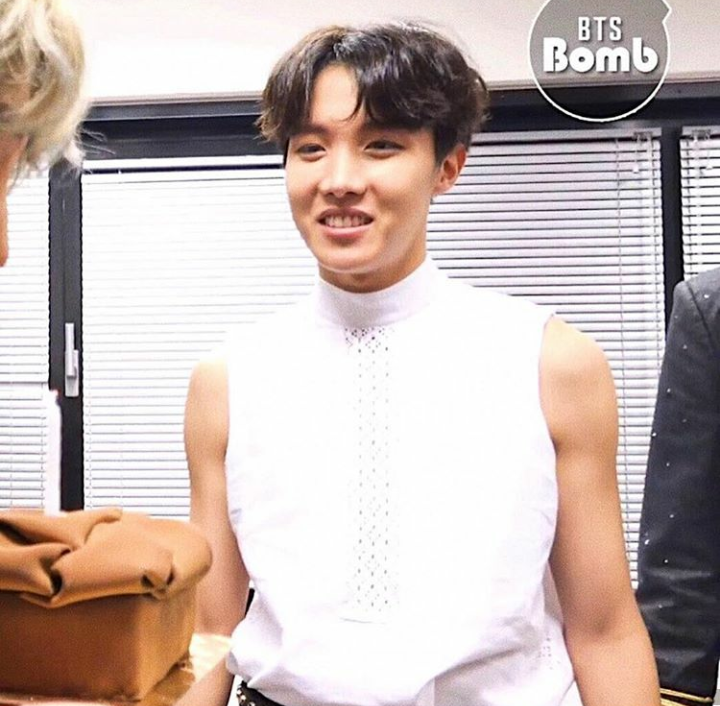 HerInfernalMaji's tweet photo. #BTSBillboardTopGroup #BTSTopDuoGroup #BTSBillboardTopSocialArtist #BBMAs #BTS #BTSARMY #BTSPERSONA #btsgeneration #BigHit @BBMAs @bts_bighit @BTS_twt @vope_twt #VOPE https://t.co/sD4LNorL9U