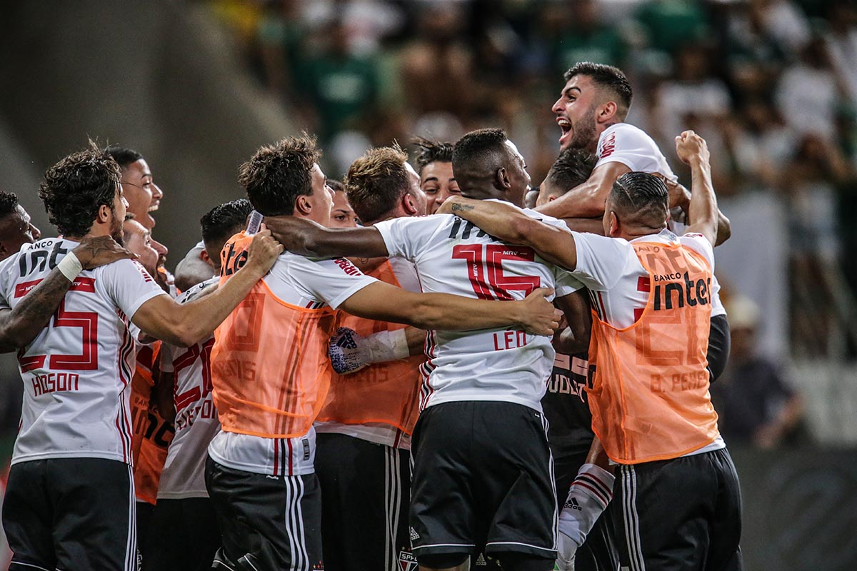 SaoPauloFC's tweet photo. 'Unidos, trabalhamos bastante pelo São Paulo''

Confira o espírito de luta do grupo em: https://t.co/dpOCivaFiV https://t.co/N2nw1mDkvg