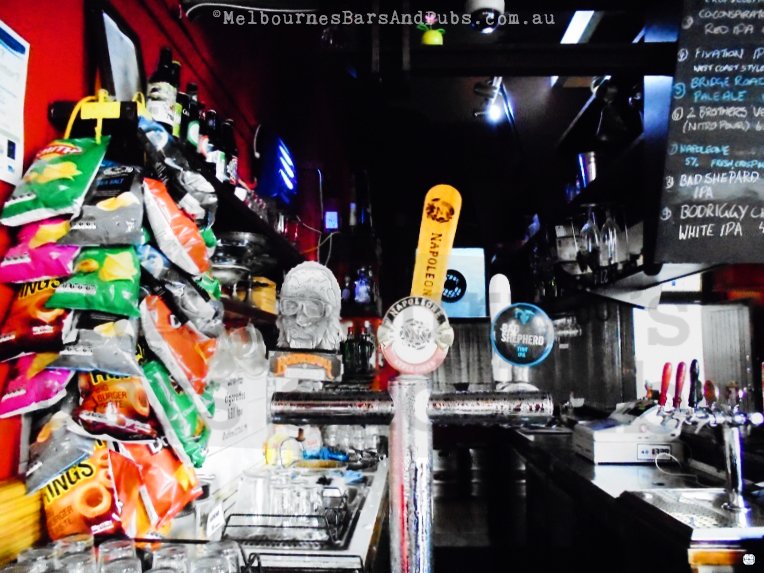 Get out of your cocoon &amp; into @fitzroypinnacle for their weekday Happy Hours. 4 hours of power starts at 3pm &amp; teaming your $8 Pint w/ a $10 gourmet Hotdog is the best idea you've had in a while! 
&gt; Your Authentic Melbourne Experience starts with our App: melbournesbarsandpubs.com.au