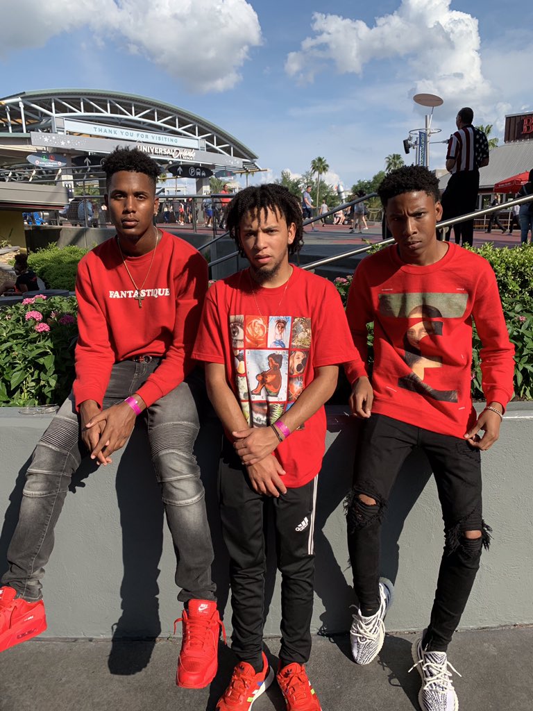iiitsnass's tweet image. Who don’t look good in red ?#MiramarGB2K19 #GradBash2k19
