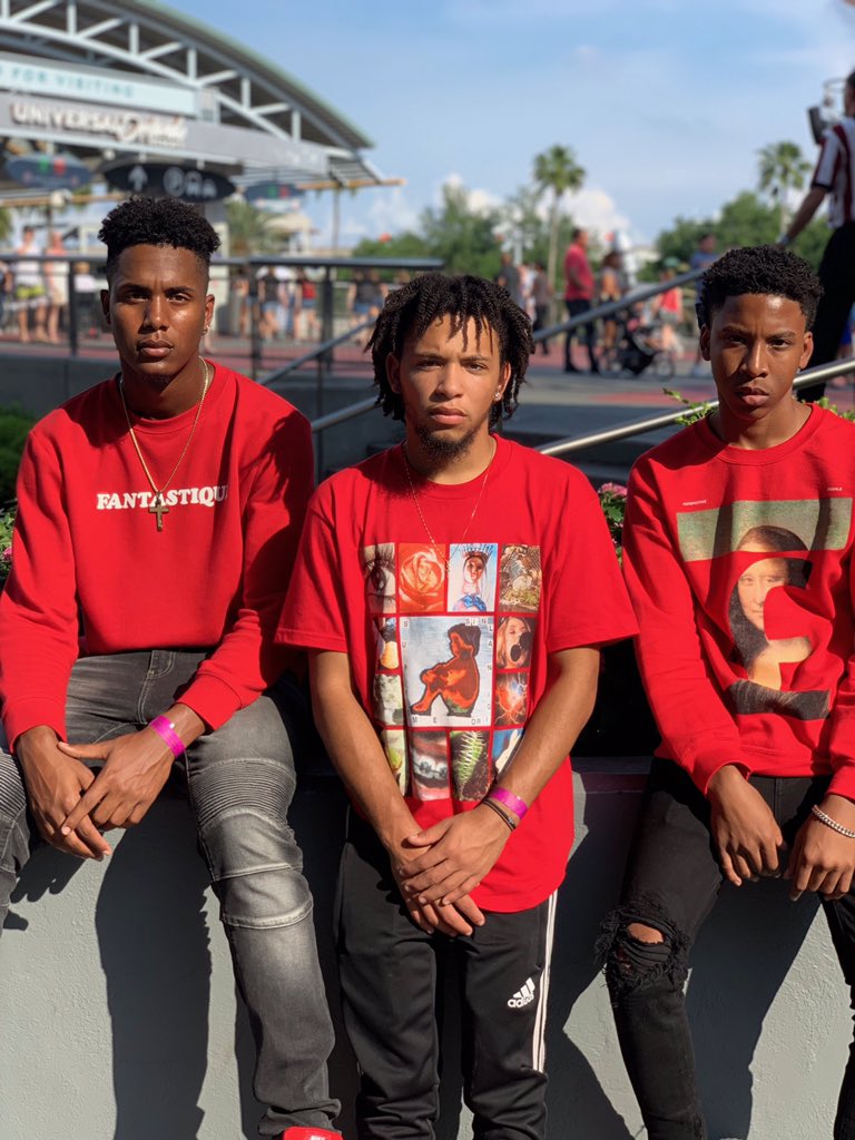 iiitsnass's tweet image. Who don’t look good in red ?#MiramarGB2K19 #GradBash2k19