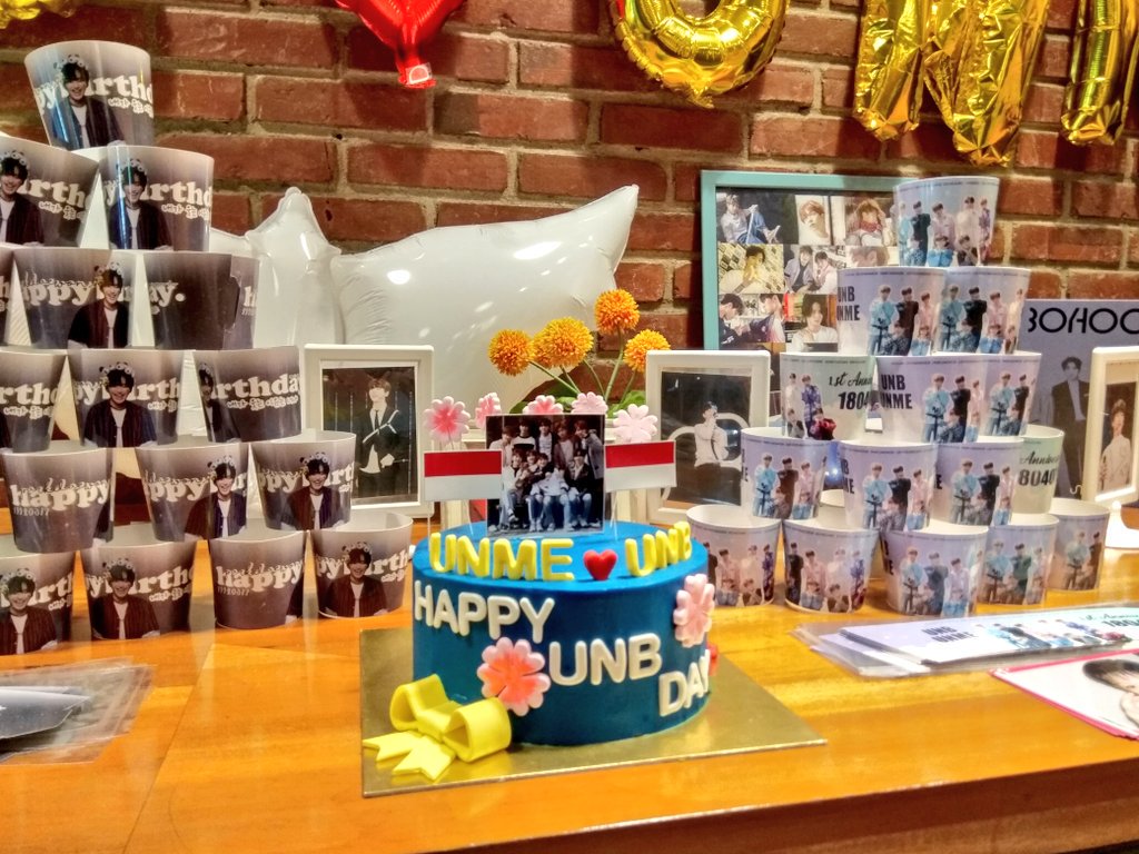 UNB_INA's tweet photo. HAPPY 1ST ANNIVERSARY UNB🎉

#HAPPY_UNB_DAY #UNBDAY_INA @official_UN_B #유앤비 #유앤미 #유앤비_1주년_축하해요 #UNB #UNME https://t.co/r12Hcm68Hh