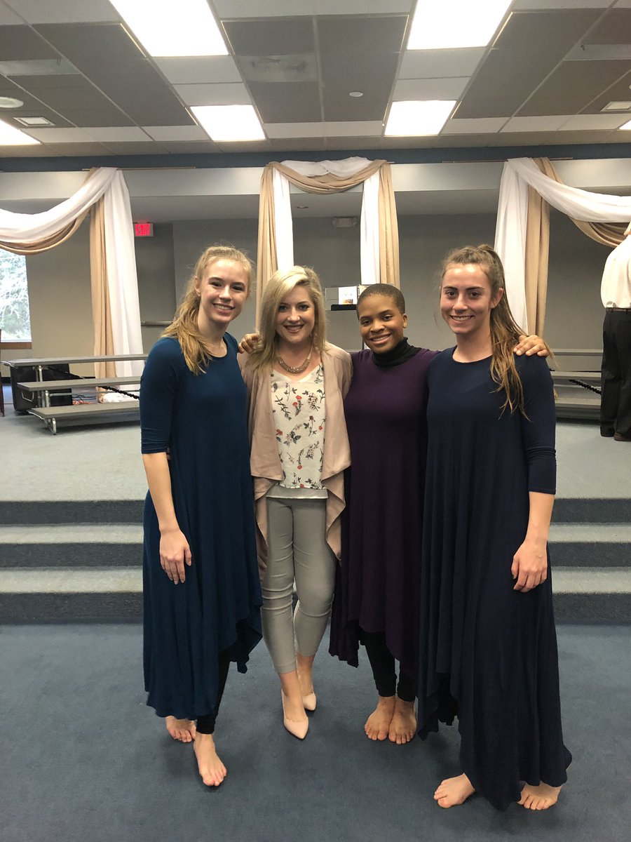 CAPSdance2207's tweet photo. Beautiful performance by these company members at this mornings service! @NBroughtonHS #bhsdance https://t.co/v4HrY5Y2pB