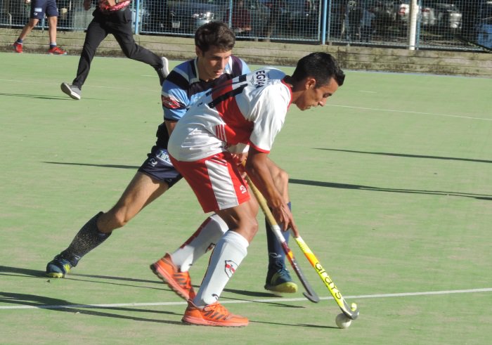 MarceAm_'s tweet photo. #InterProvincial Cba-Ros

Triunfo de los caballeros de Universitario por 3a2 frente a LaSalle con goles de Maxi Falcioni x2 y Franco Trippiana

#HockeyCba

Foto #FACHSC https://t.co/1ppVxDK3TK