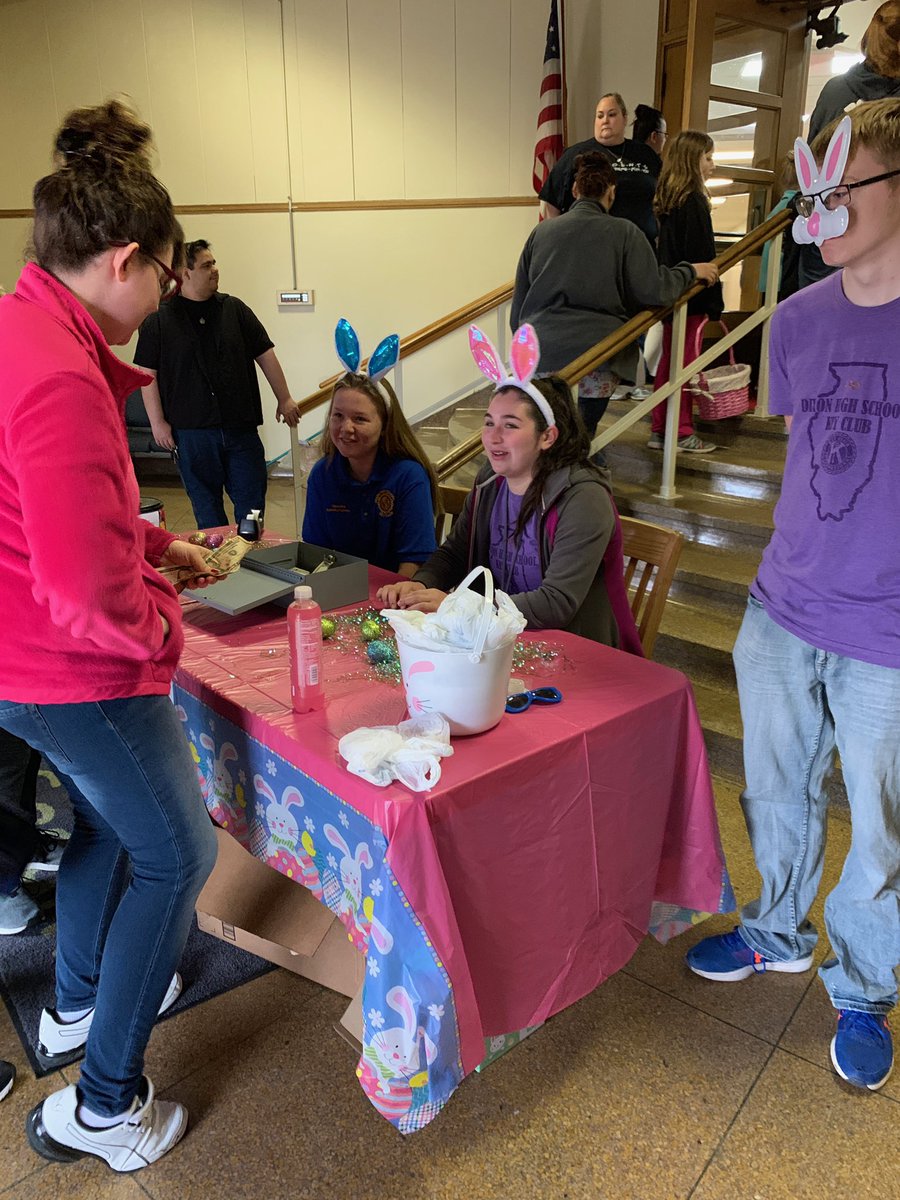 dixonkeyclub's tweet photo. Successful day with the Easter Egg Hunt #keyclub https://t.co/GKQ4yctH6d