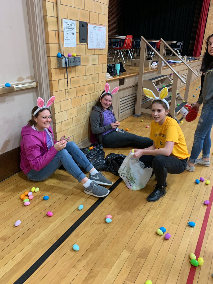 dixonkeyclub's tweet photo. Successful day with the Easter Egg Hunt #keyclub https://t.co/GKQ4yctH6d