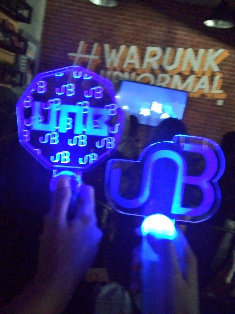 jisolsbae's tweet photo. ytd i had so much fun!!!! thankyou so much buat @UNB_INA yg udah ngadain acara ini💙

maafin kalo vvip yg belakang berisik bgt:') belom sempet fotoin printilannya karna beneran sebanyak itu😆

Happy 1st Anniversary for group that i love the most, UNB💙 #UNBDAY_INA #HAPPY_UNB_DAY https://t.co/tjBHTrRoSk