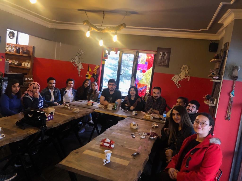 Gaziantep Üniversite Çalışma Grubu olarak Nisan ayı toplantımızı gerçekleştirdik. Yeni katılan Ahbaplarımızla gelecekte ki projelerimiz hakkında fikir alışverişi yaptık @ahbap_uni <a href="/ahbapplatformu/">Ahbap Platformu</a> <a href="/haluk_levent/">Haluk Levent</a> @AHBAPGaziantep