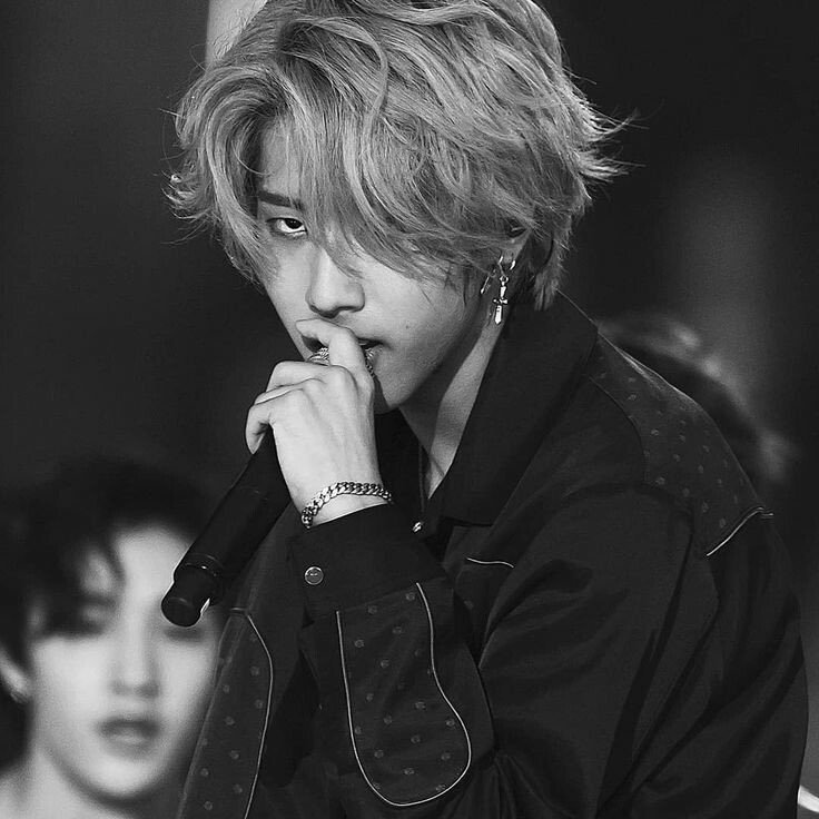 _dsrj's tweet photo. Tenia estas fotos guardadas en mi galería de hace muchos meses
Y apenas me estoy enterando que es integrante de Stray Kids y es Han Jisung (? Creo) https://t.co/AzCUPMEW1S