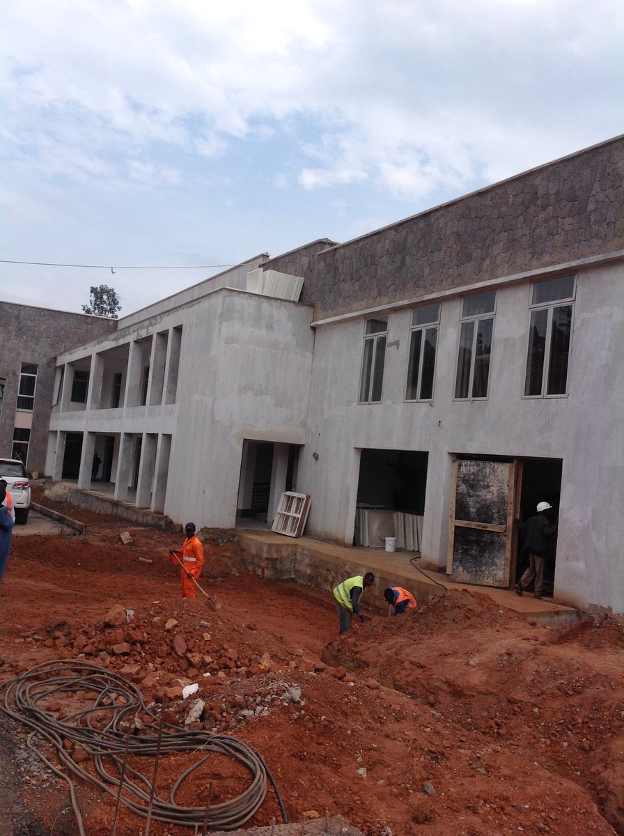 TalentAhereza's tweet image. The construction works at #Gatuna/#Katuna One Stop Border Post (#OSBP) between #Uganda 🇺🇬and #Rwanda 🇷🇼 are at 88% and will soon be completed according to Rwanda's Minister incharge of East African Affairs Amb. @onduhungirehe
📸 @RwandaInfra