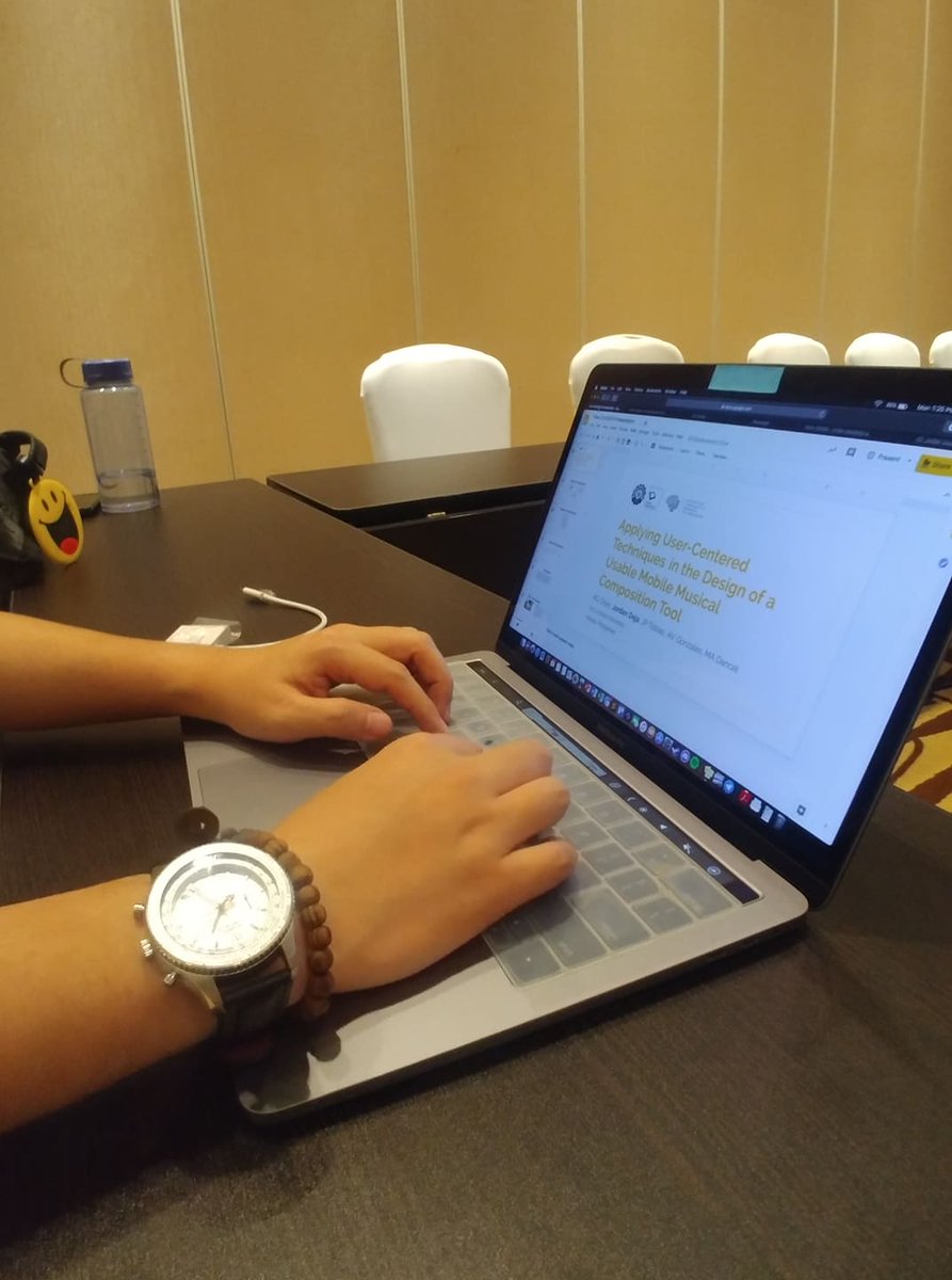 jrdndj's tweet photo. After one year, I am here again at the conference (photo 1 and photo 2) , NOT CRAMMING and my slides are actually ready. But my students (photos 3 and 4) are very serious and fierce doing their presentations. #CHIUXID2019 https://t.co/pvXxTrBWle