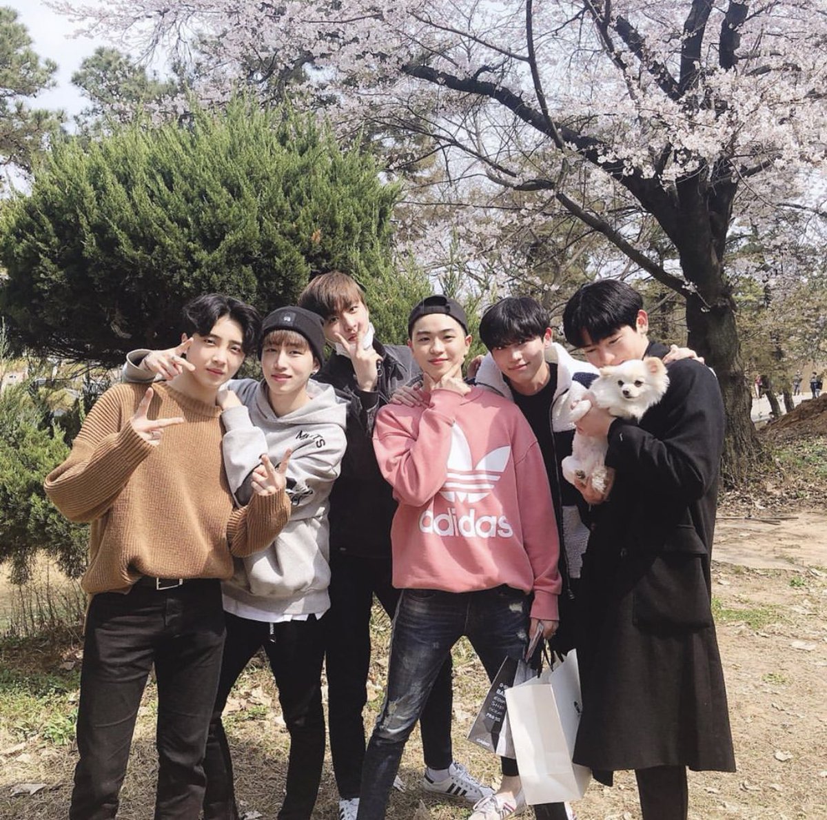romeosingapore's tweet photo. [#JONGSTAGRAM] 190408

We will wait for you Ma Jaekyung!! 

#ROMEO #HYUNKYUNG #HYUNJONG #romeosgtrans #쫑스타그램 #로미오 #오사쫑 https://t.co/zHX46ydv6R