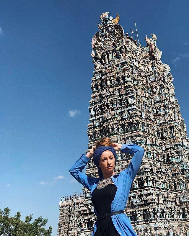 design_indian's tweet photo. Behind me sits thousands of years of history! 🇮🇳 .
@iamjenniferlouise
.
Indian Design

Like this post and follow @designindian &amp; Use our official hashtag #indiandesign or #designindian

Turn on post notifications to never miss an update from this page

#… https://t.co/wiPFIhSIhw https://t.co/YXRStShnZ8