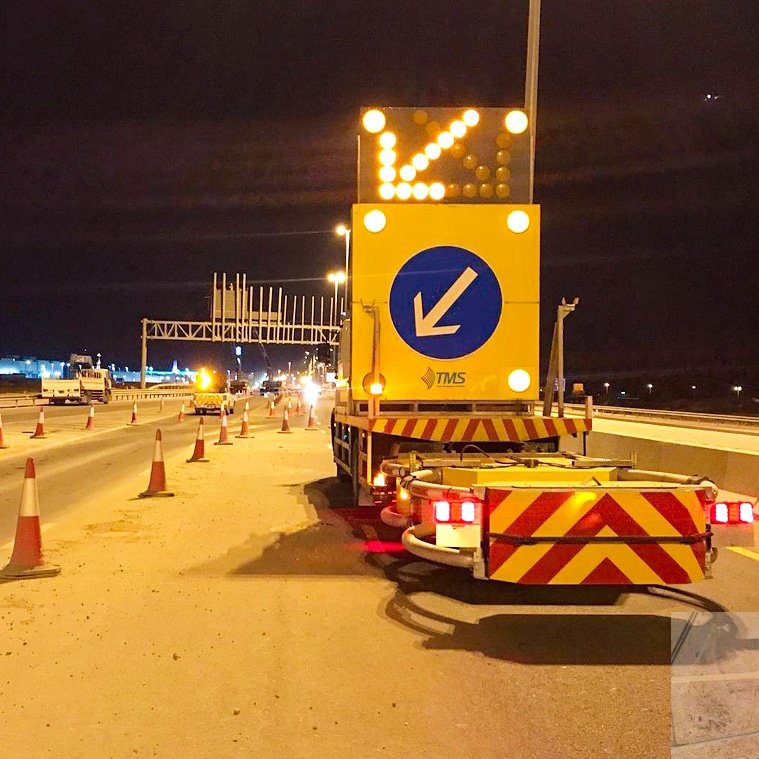 TMS_Qatar's tweet photo. #TMSQatarworks 🚦🚏
#TMAatwork🚙🚧
#Laneclosure with Tekfen
#SimplifyingRoadSafety🛑🚥and
#TrafficManagement 🚛🛣️ https://t.co/dkj4TuOLTG