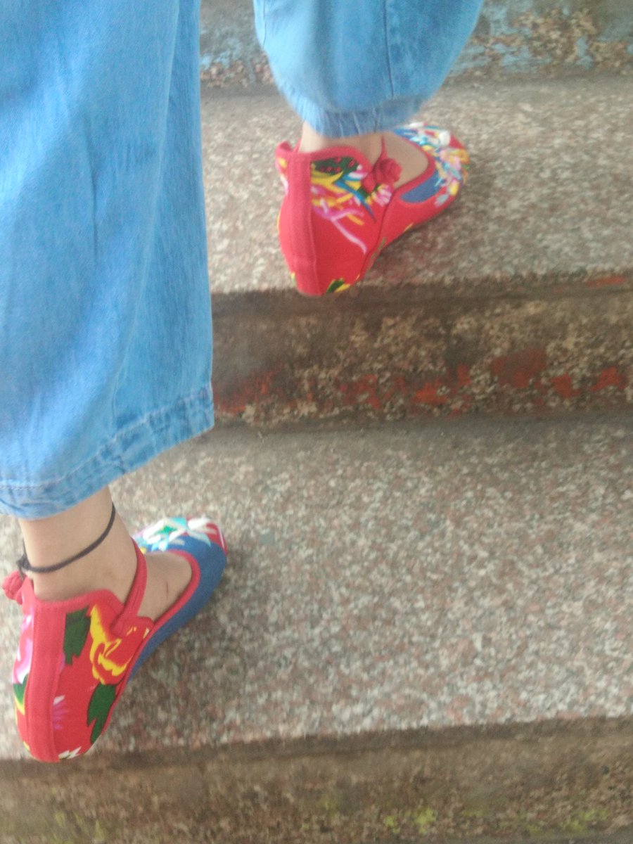 suhani84's tweet photo. The Red Shoes #itisntme https://t.co/YYZOgeJRPz