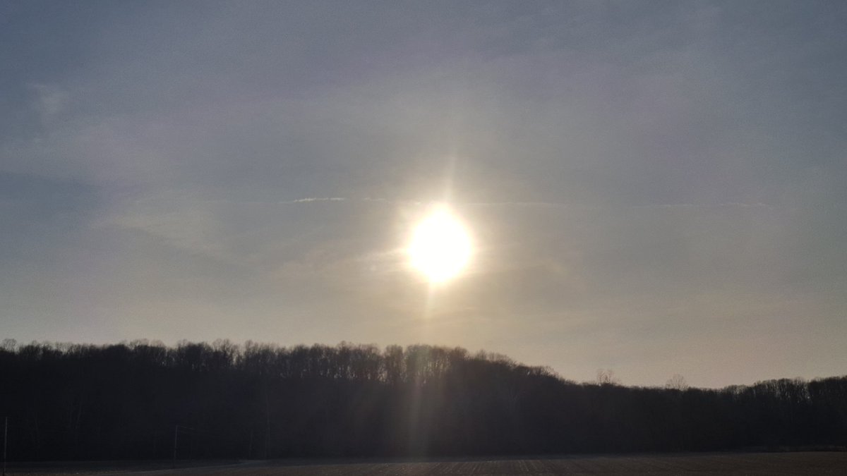 dawn_morning's tweet photo. @DanPeacock12 4-7-2019 #Indianapolis #Indiana 

#Sunset + #Chemtrails  =  #ChemSet

#FilteredSun
#HidingMuch 
#WeDoNotConsent #TodayInPictures 
#NeverGiveIn #NeverGiveUp https://t.co/ervjRPxj2X