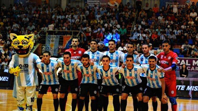 TyCSports's tweet photo. ¡CAMPEONES DEL MUNDO! 🇦🇷🙌🏻
•
La #SeleccionArgentina venció a Brasil por 3-2 en tiempo extra y consiguió su segundo título de la historia en Futsal. https://t.co/i5nNcQ1yy7