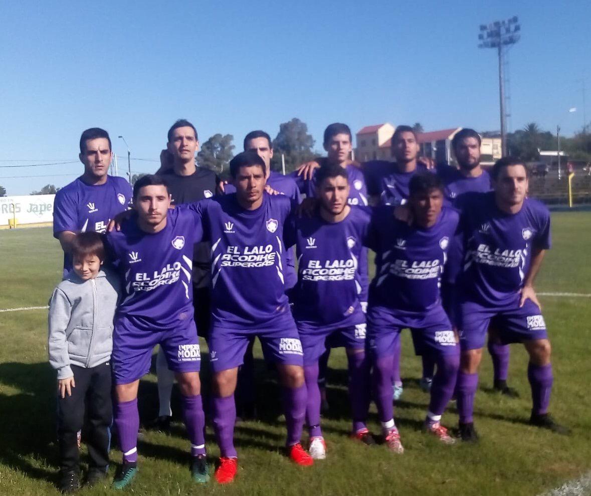 DefensorPDLT's tweet photo. Copa de campeones: Defensor PDLT 0 Wanderers tmbo 1.
Por momentos fuimos superiores, partido con llegadas de los dos cuadros. Quedan 90' por jugar en Tacuarembó. https://t.co/eAKkUeNjTl