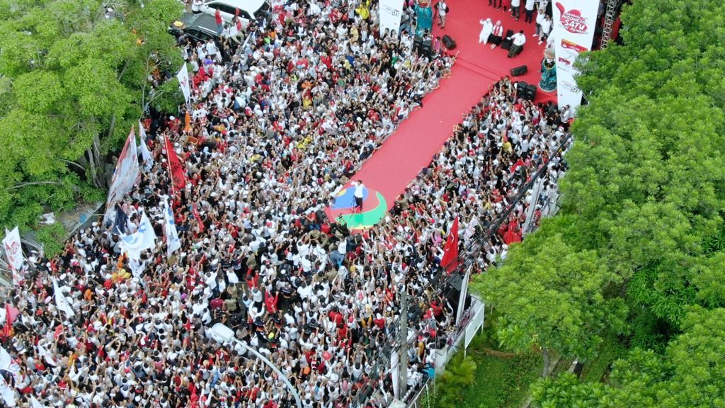 Dhaderi's tweet photo. Bersama jokowi pasti tumpah ruah ramainya #GembiraJokowiJuara https://t.co/vUhQkxfzDG