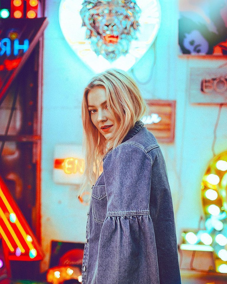 queendomoculto's tweet photo. O #SundayArtist de hoje é a maravilhosa @astridsofficial do electro-pop. Ela ficou conhecida internacionalmente em 2013 após participar do Pop Idol. Suas grandes inspirações são ABBA, Queen, Madonna e Britney Spears. Músicas para ouvir: Someone New, Emotions and Hurts So Goo.🎵 https://t.co/912jcHaEKB