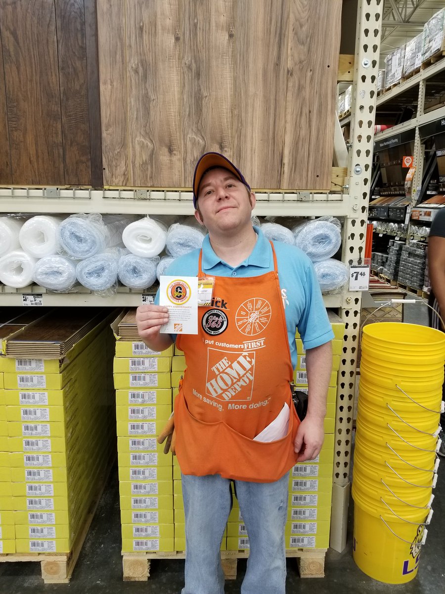 0386slidelleast's tweet photo. Celebrating the reasons for our successes! Dawn, Bonnie, Robbie &amp; Nick showing off their achievements &amp; anniversaries! #notdoneyet #ourpeoplearewhoweare #stillbeastmode @rjwoutdoors @jerseymike78 @ChrisDurand_HD https://t.co/BHX5jDwO3I