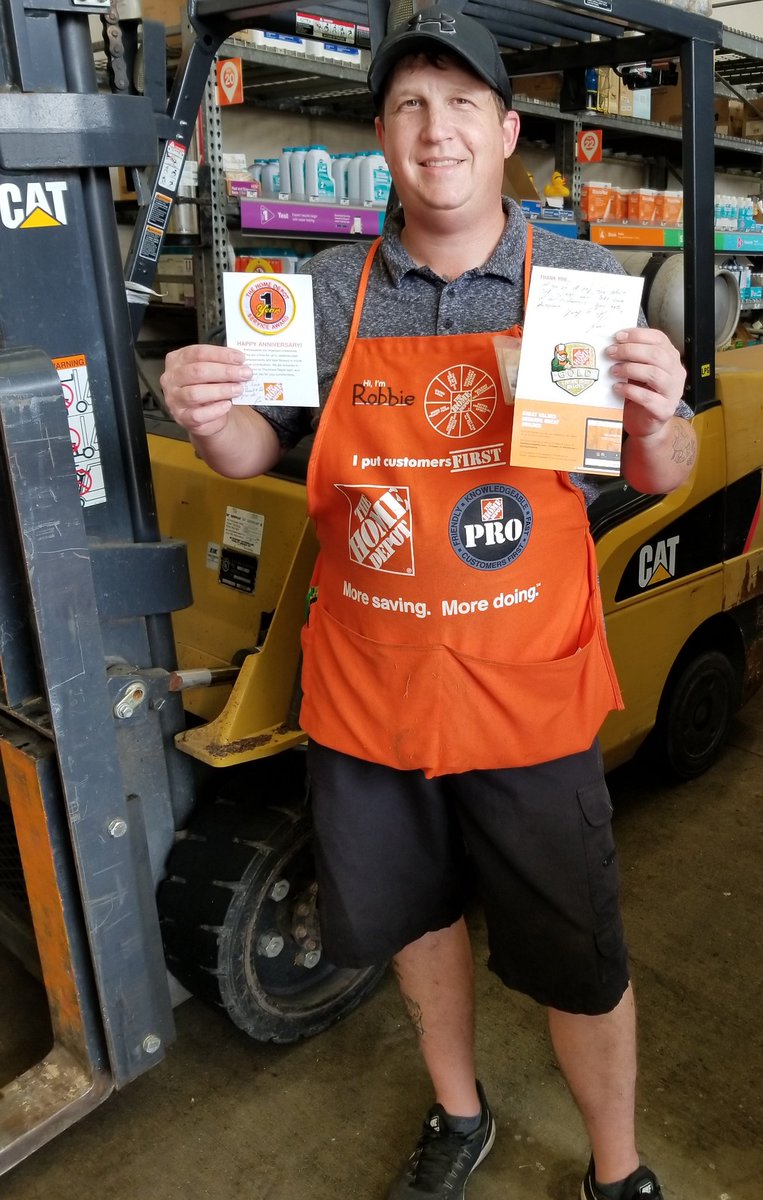 0386slidelleast's tweet photo. Celebrating the reasons for our successes! Dawn, Bonnie, Robbie &amp; Nick showing off their achievements &amp; anniversaries! #notdoneyet #ourpeoplearewhoweare #stillbeastmode @rjwoutdoors @jerseymike78 @ChrisDurand_HD https://t.co/BHX5jDwO3I