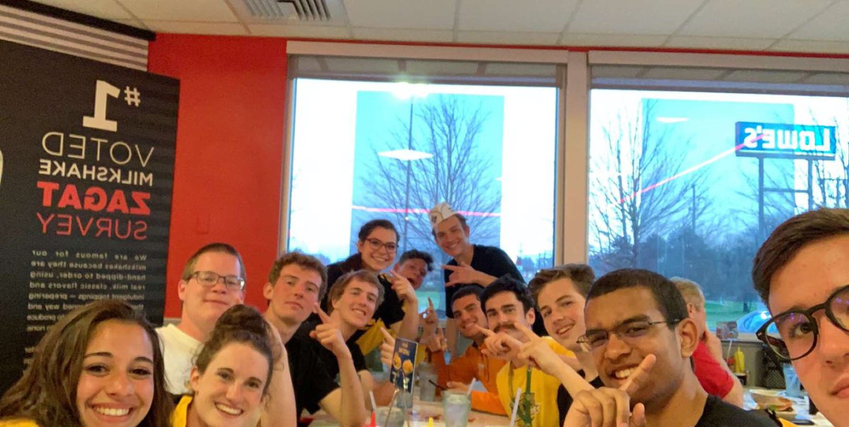 ElksGroup4's tweet photo. After meet traditions! Always catch the elks at steak and shake #elkway #WinTheDayFinger https://t.co/5tNvGEmWTD