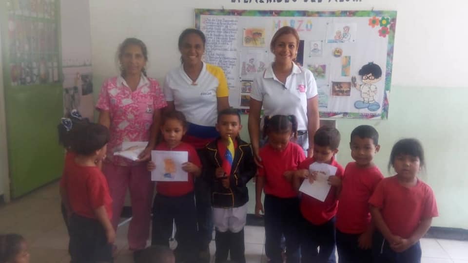 ceibelbosque's tweet photo. Actividad Especial en honor al "Generalísimo Francisco de Miranda" a cargo de las docentes: Aibory Ariza, Hilda Castro, Lisbeth Cordero, Ibeth Mendoza y Crisay Delgado del @ceibelbosque  ubicado en el Parque El Bosque de Charallave @MPPEDUCACION @ZYSEGMIRANDA @psuvaristobulo https://t.co/8e5keYZPAQ