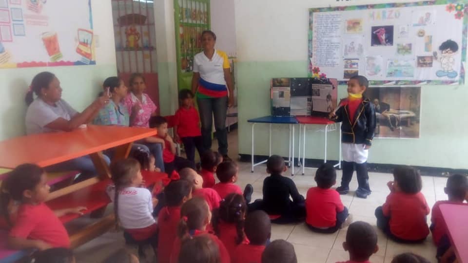 ceibelbosque's tweet photo. Actividad Especial en honor al "Generalísimo Francisco de Miranda" a cargo de las docentes: Aibory Ariza, Hilda Castro, Lisbeth Cordero, Ibeth Mendoza y Crisay Delgado del @ceibelbosque  ubicado en el Parque El Bosque de Charallave @MPPEDUCACION @ZYSEGMIRANDA @psuvaristobulo https://t.co/8e5keYZPAQ