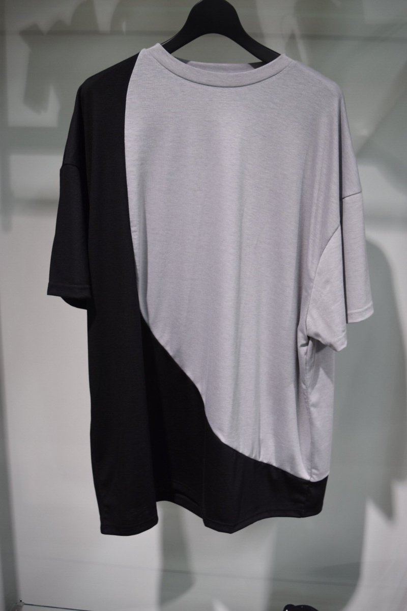 IkebukuroLhp's tweet photo. now on store.
-DANKE SCHON-
(eclipse t)
size : FREE
color : white,black,grey
price : ¥10,000+TAX
・
・
・
#池袋 #パルコ #池袋パルコ #ikeikebukuro #parco #ikebukuroparco #3f #lhp #dankeschon #hoody #tshirt #harfzip https://t.co/2mC5R54G0e
