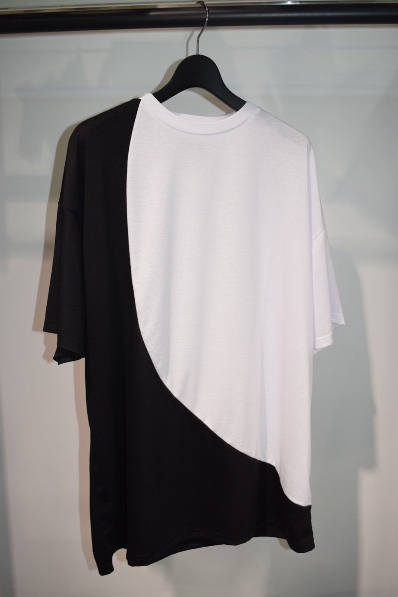 IkebukuroLhp's tweet photo. now on store.
-DANKE SCHON-
(eclipse t)
size : FREE
color : white,black,grey
price : ¥10,000+TAX
・
・
・
#池袋 #パルコ #池袋パルコ #ikeikebukuro #parco #ikebukuroparco #3f #lhp #dankeschon #hoody #tshirt #harfzip https://t.co/2mC5R54G0e