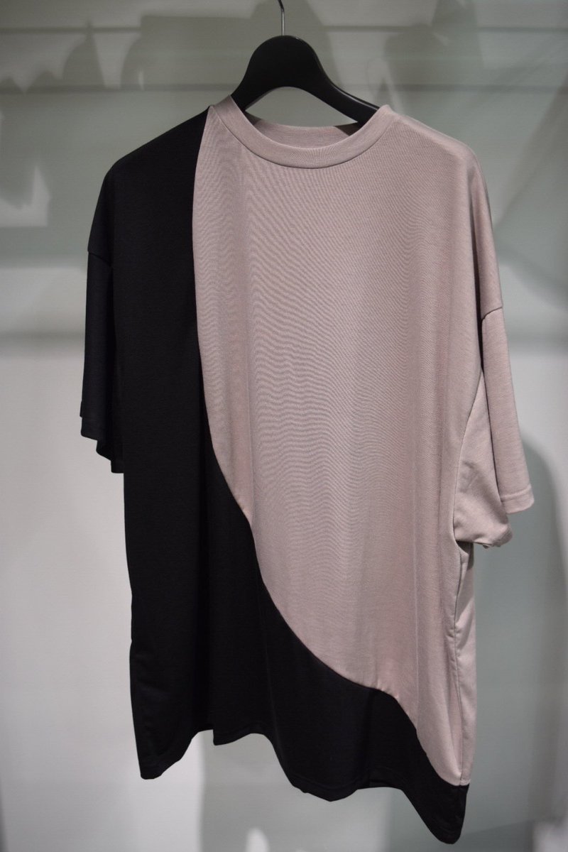IkebukuroLhp's tweet photo. now on store.
-DANKE SCHON-
(eclipse t)
size : FREE
color : white,black,grey
price : ¥10,000+TAX
・
・
・
#池袋 #パルコ #池袋パルコ #ikeikebukuro #parco #ikebukuroparco #3f #lhp #dankeschon #hoody #tshirt #harfzip https://t.co/2mC5R54G0e
