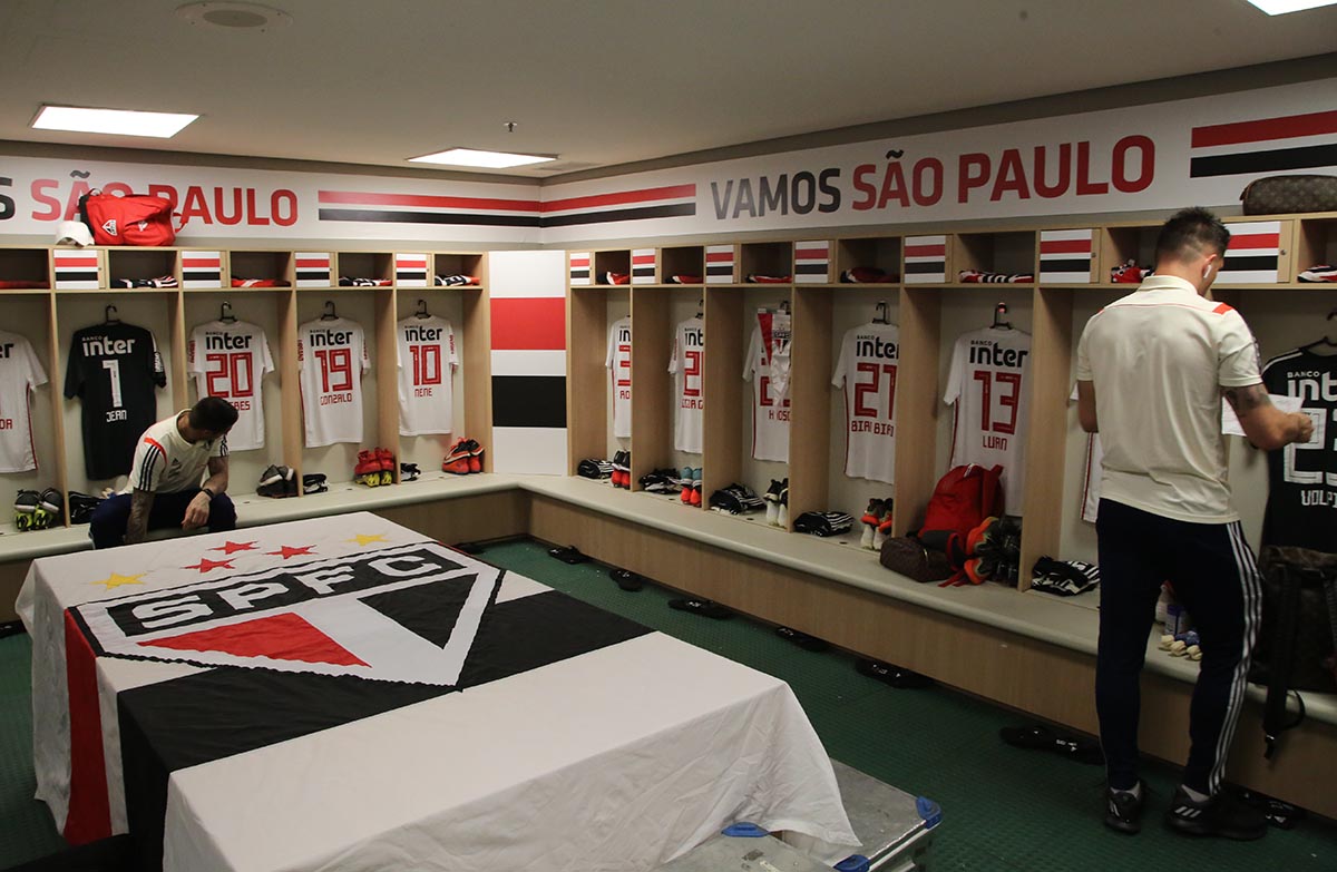 SaoPauloFC's tweet photo. A força estava nas mãos do @TiagoVolpi. https://t.co/Xl4c97o8ae