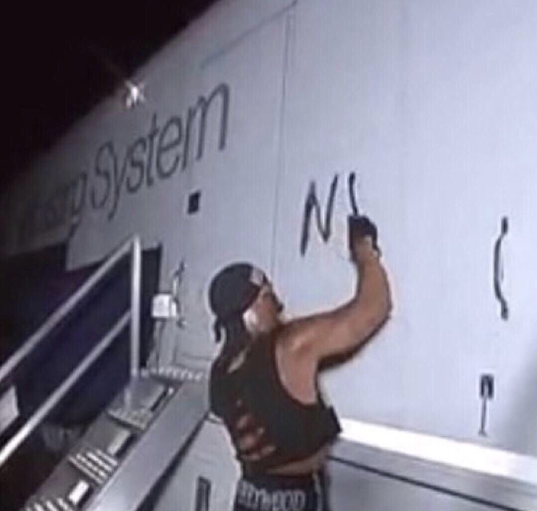 angrybirds00's tweet photo. Hulk hogan caught on hidden camera outside of kofi trailer #Wrestlemania https://t.co/8relTjuDMT