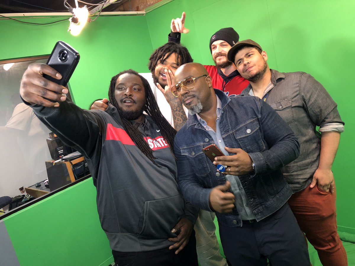 OhioMediaSchool's tweet image. #SocialMediaSunday #WeekFour #PartEight 

Ohio Media School Columbus 2018 August Nights cohort takes one more photo for the road 👊 #Congratulations

Check out #OhioMediaSchool on...
#Instagram
#Facebook
#Snapchat
#Pinterest 
#Twitter