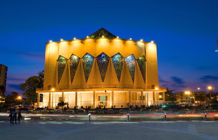 Feliz cumpleaños #Barranquilla! Puerta de oro de Colombia. Te deseo 206 años más de alegría, hermandad y de progreso. Dios te bendiga! #Barranquilla206 @AlexCharAlcalde <a href="/ArquidiocesisBq/">ArquidiocesisBq</a>