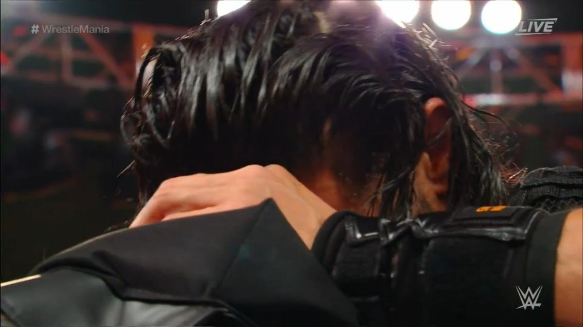 RomanReignsNet's tweet photo. After winning the match @WWERomanReigns took time to say a prayer and show how truly thankful he is to be back to being healthy and doing what he truly loves !! #Wrestlemania https://t.co/G8mIpuqhLL