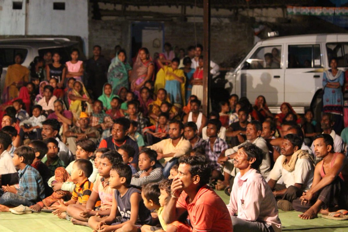 राजनांदगांव शहर के वार्ड कौरिनभाठा, बसंतपुर, नम्बई, मोहारा, सिंगदई, मोहड़ एवं हरदी वार्ड में जनसम्पर्क अभियान कर जनता को केंद्र सरकार की जनहितकारी योजनाओं की जानकारी देकर भाजपा प्रत्याशी को अपना अमूल्य समर्थन प्रदान करने की अपील की।