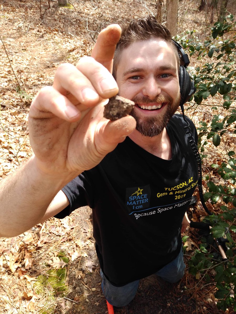 OuterSpaceRocks's tweet photo. This H4 #Barnstable #Chondrite #Meteorite fragment was photographed seconds after it was discoved by the happy finder. In this photo is Steven Amara Jr. on 4/6/2019 Near #CapeCod #Massachusetts photograph by #OuterSpaceRocks https://t.co/StmFABO3py