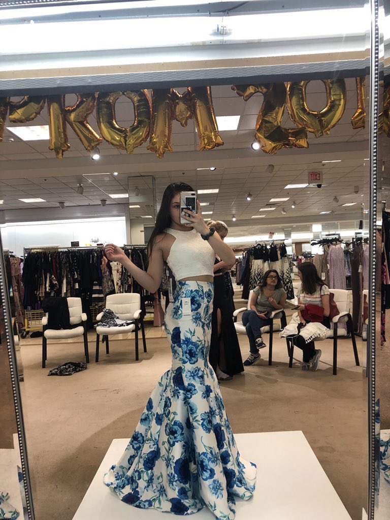 mhsprom2019's tweet photo. Emma DonVito’s dress!💜 https://t.co/Ebmik4tcJA