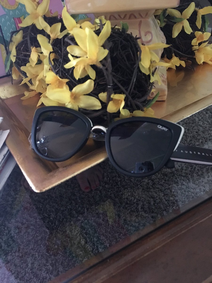 nurseleslea's tweet image. #fabfitfunspringbox 😎💐#quaysunglasses 🕶#fabfitfunpartner💁🏻‍♀️ click link in bio 💻enter code Rainbow🌈