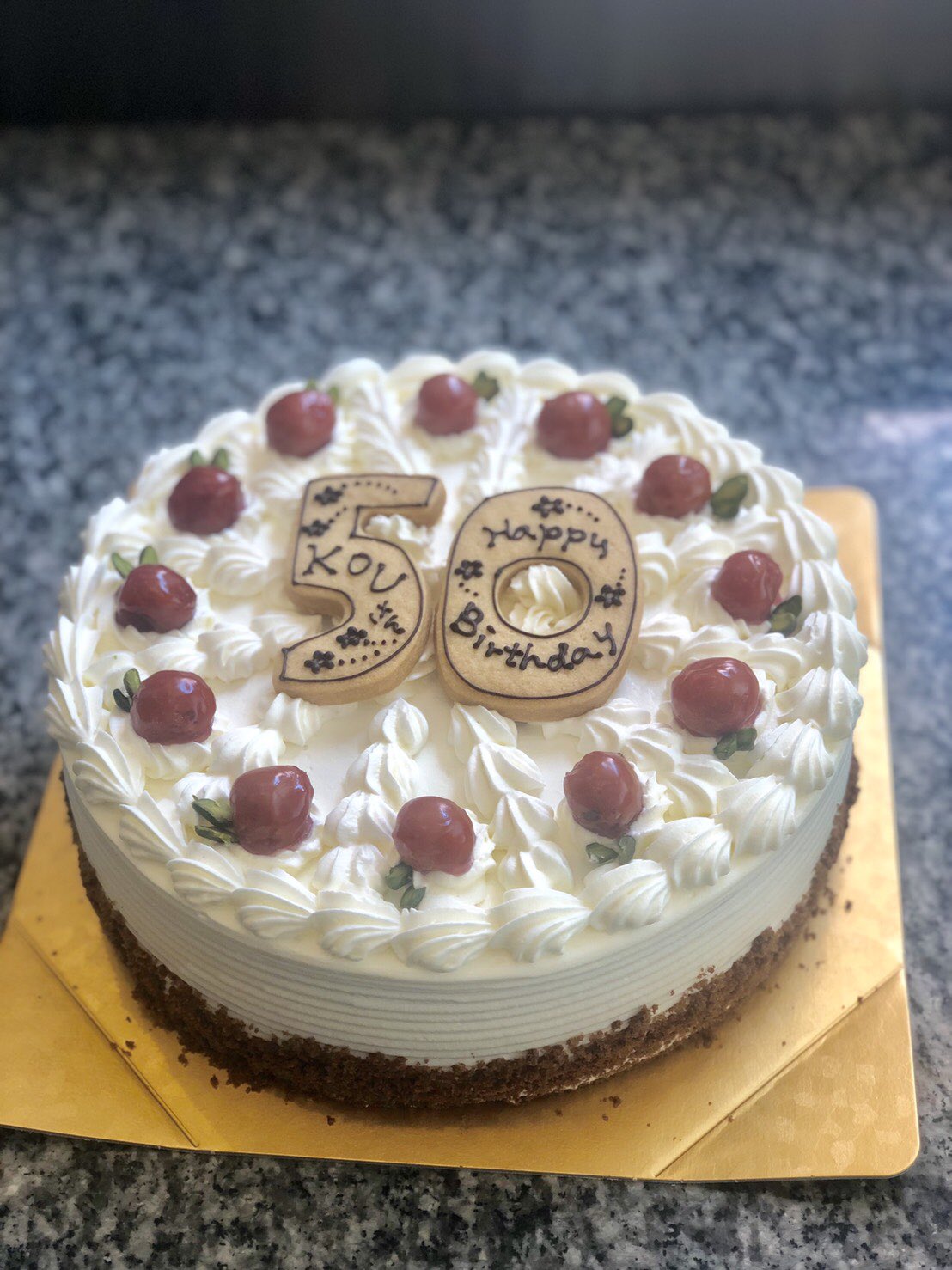 Bo Peep ボーピープ ブラックフォレストケーキ ほろ苦いココアのスポンジと 甘酸っぱいサワーチェリーのコンポートの おいしい組み合わせ 大人の方のお誕生日ケーキに おすすめです お誕生日ケーキはご予約で お作りしています 吉祥寺カフェ