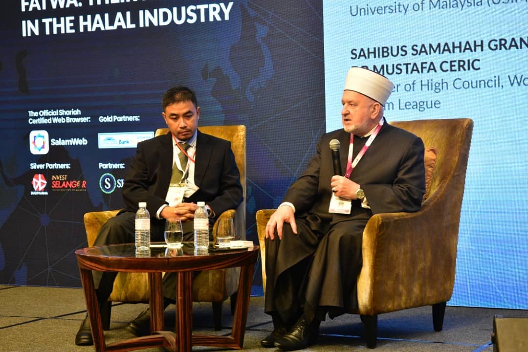 ghas2019's tweet photo. We are honoured to have Grand Mufti Dr. Mustafa Ceric and Assoc. Prof. Dr. Irwan Mohd Subri at the HCBC Global Halal Summit 2019 for discussing and sharing on the topic of Their Roles in the Halal Industry. https://t.co/O172sDgn5p