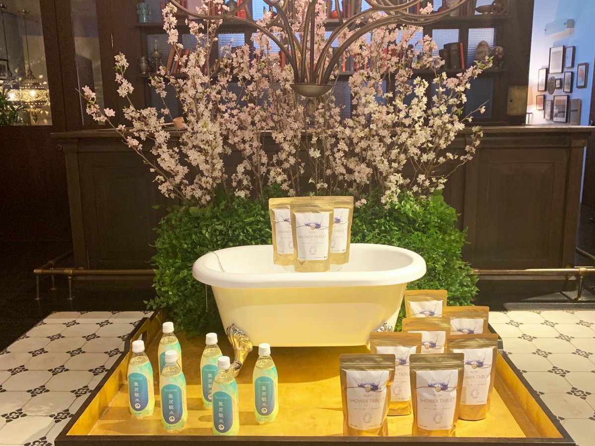 tokila_web's tweet photo. #ホットタブ重炭酸湯 から、シャワー専用タイプの #SHOWERTABLET (30粒 ¥2,700+tax)が、6月1日に新登場。重炭酸イオンにより、浴びるだけで汚れや不要な角質を浮き上がらせるからボディソープいらず。しかも肌しっとり。ベタつく夏に最適です #スパークリング重炭酸水 で体の内側からもケアしてみて! https://t.co/7Bi8hMFVqn
