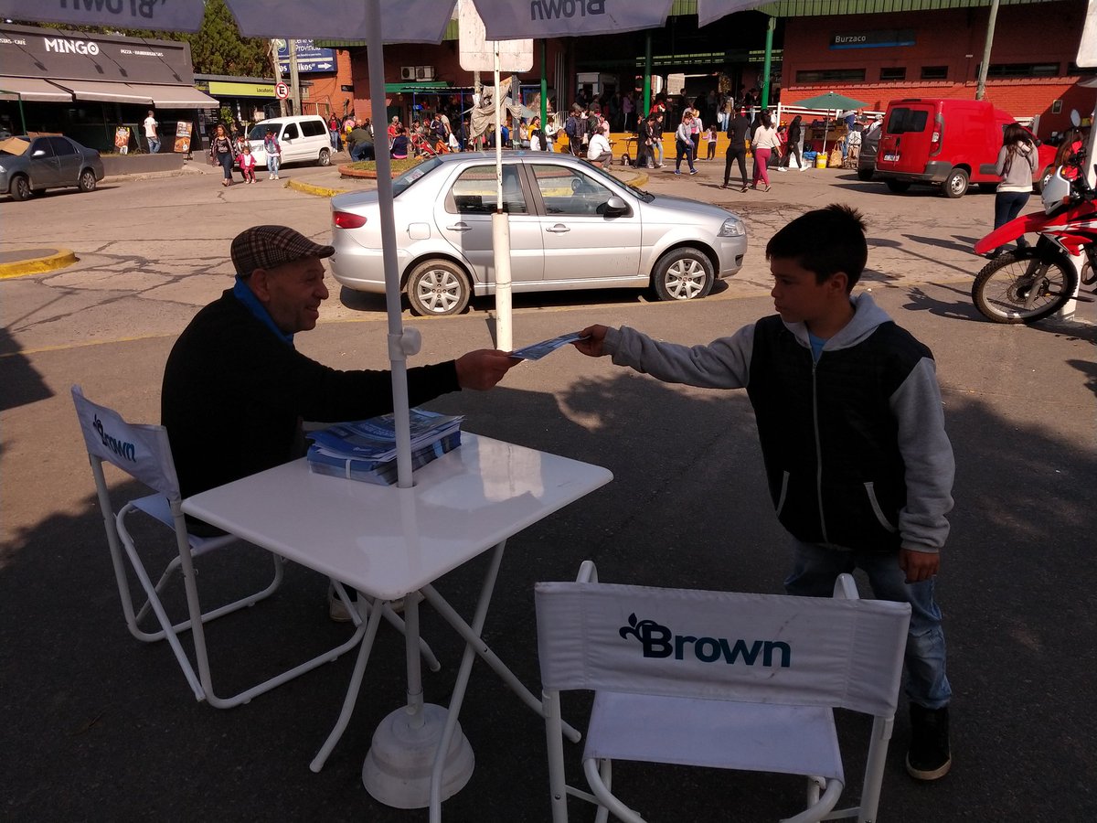BrownCorriente's tweet photo. #Ayer junto a los compañeros del Peronismo Militante estuvimos en la estación de Burzaco hablando con los vecinos sobre la gestión local.
LA CORRIENTE SIEMPRE MILITANDO. https://t.co/Om6bjQRezC
