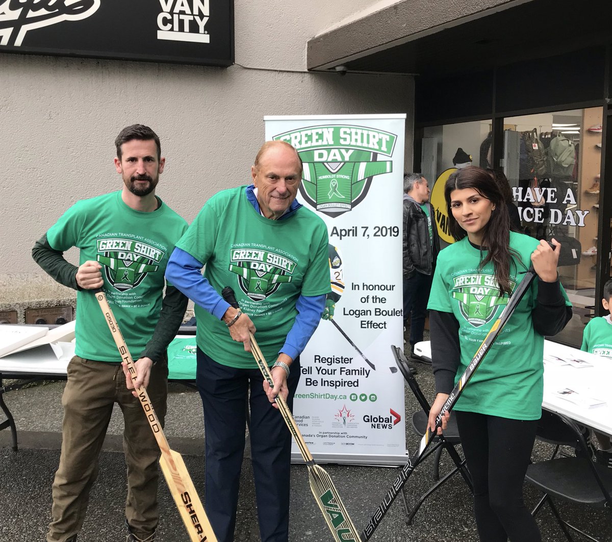 councillorwiebe's tweet photo. Green Shirt Day 💚 supports organ donor awareness and registration, in honour of the #LoganBouletEffect. Surprise that we got a second goalie in @JTreliving to show up in support for the great work @HaileyCheema is doing to raise awareness of https://t.co/Tl2bD1GZdo in Vancouver. https://t.co/arQgzNVDH6
