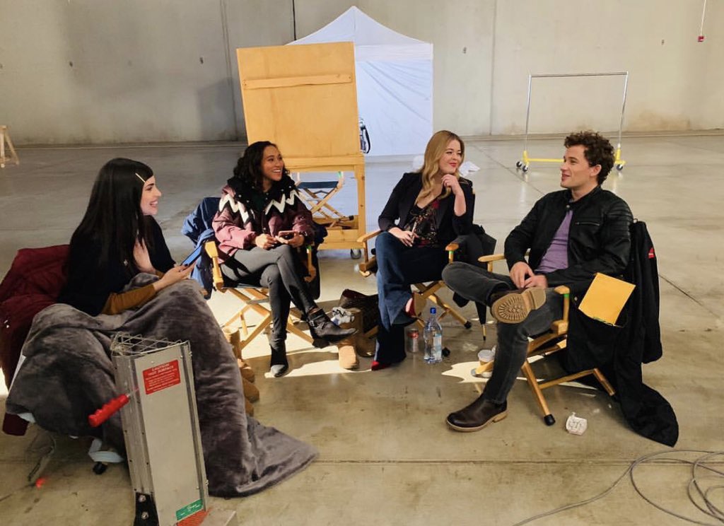 tp_sophia's tweet image. A glimpse of hope about Ali and her ring. Sasha is not wearing it here, but she wore it for the entire episode. So maybe she puts it on at the last possible second, so this is why we never saw her with it in BTS towards the end. It’s a long shot, but maybe ... #SaveEmison