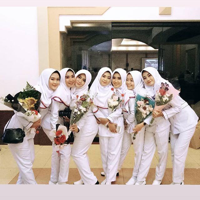 .
#Repost @didasyaid
• • •
Awal yang sangat baiq 😇
.
.
Partner 🔥
@polritni_tenagamedishits .
@tenaga_medis_idaman

#bidanperawatrepost
#bidan #perawat
#bidanperawatcantik bit.ly/2Ig8NeY