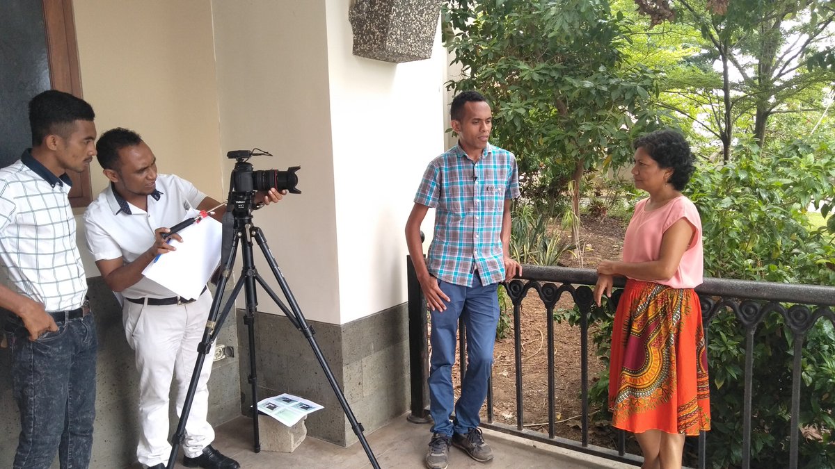 CatalpaDev's tweet photo. We're uncovering hidden talents at Catalpa every day, like our colleagues' acting skills! We’ve been having fun with the #TimorLeste education ministry filming videos for the #Matenek app—this one will help teachers teach units + weight in Grade 1 maths 🧮 #AustralianAid #EdTech https://t.co/EIw0RCdDqZ